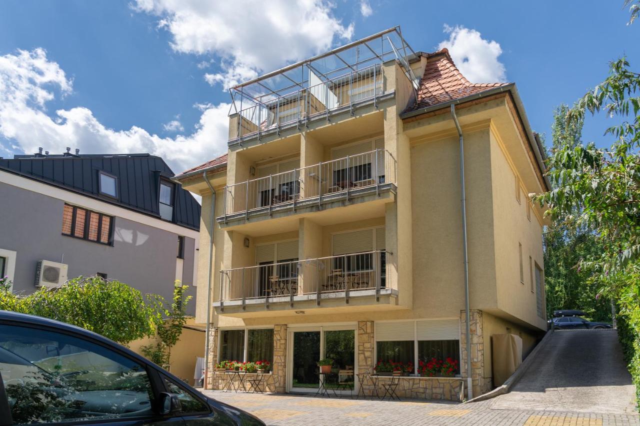 Balatonair Vendeghaz Hotel Balatonfured Ngoại thất bức ảnh