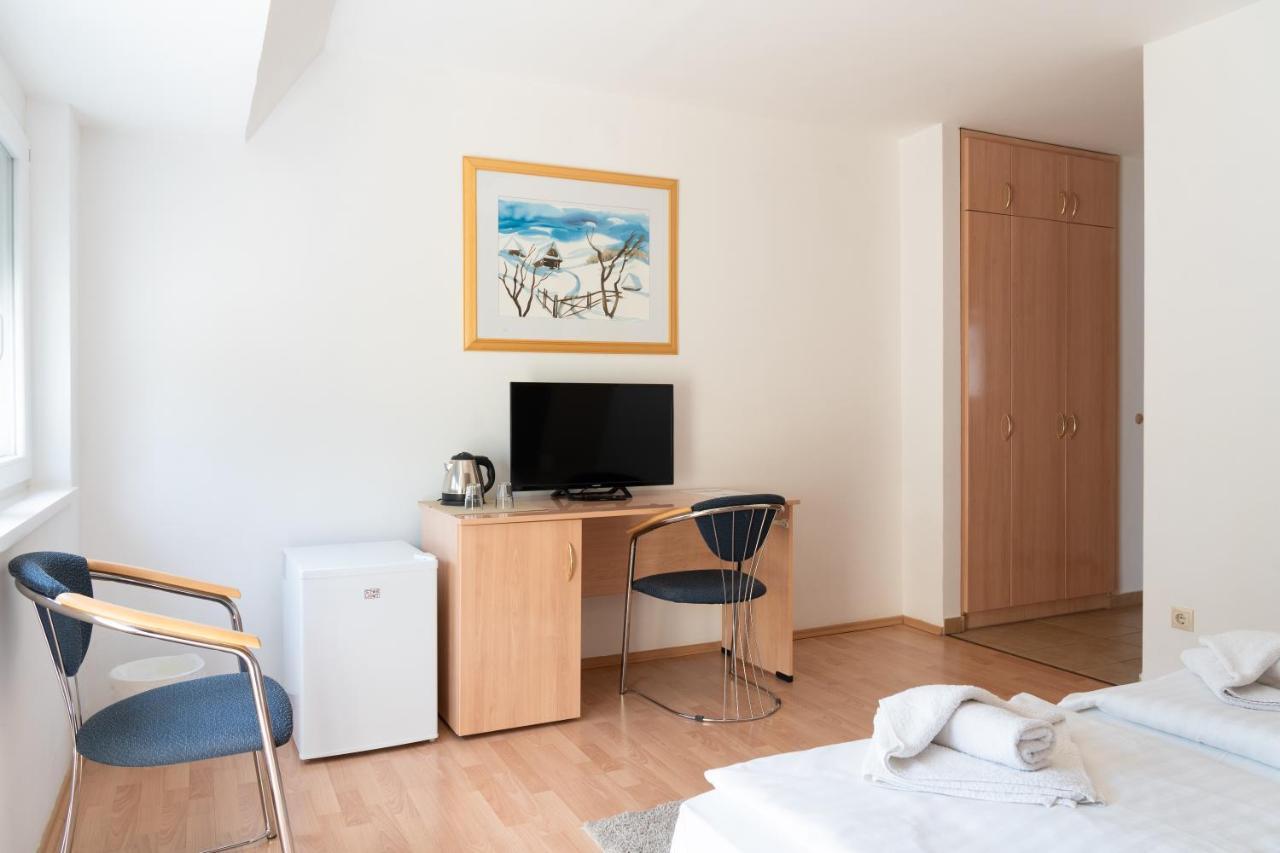 Balatonair Vendeghaz Hotel Balatonfured Ngoại thất bức ảnh