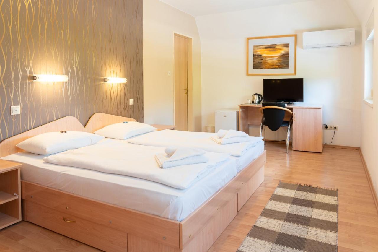 Balatonair Vendeghaz Hotel Balatonfured Ngoại thất bức ảnh