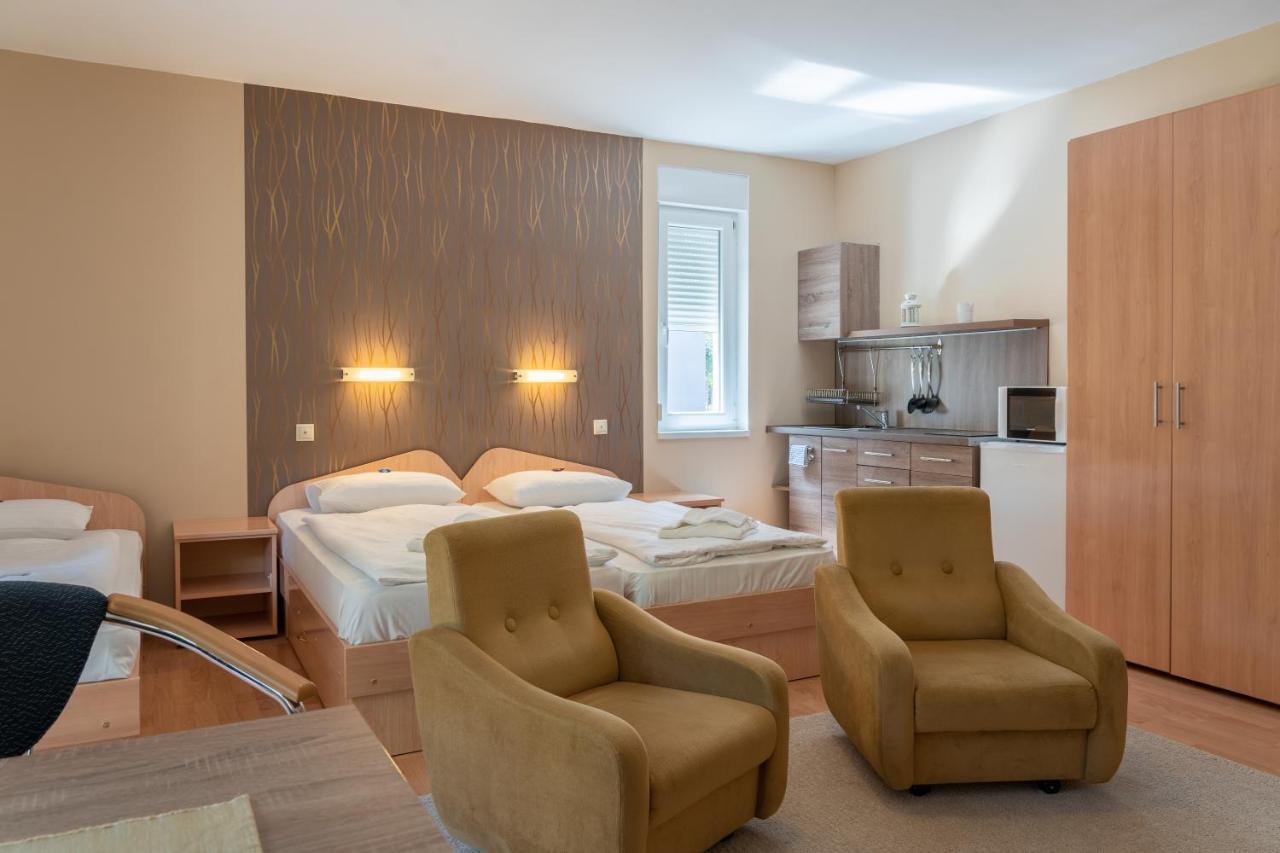 Balatonair Vendeghaz Hotel Balatonfured Ngoại thất bức ảnh